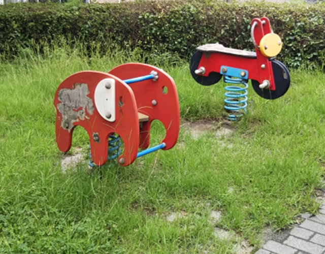 スプリング遊具